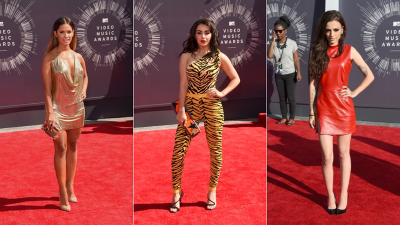 Illustration for article titled Glitter, Cleavage and Outlandish Outfits on the VMAs Red Carpet